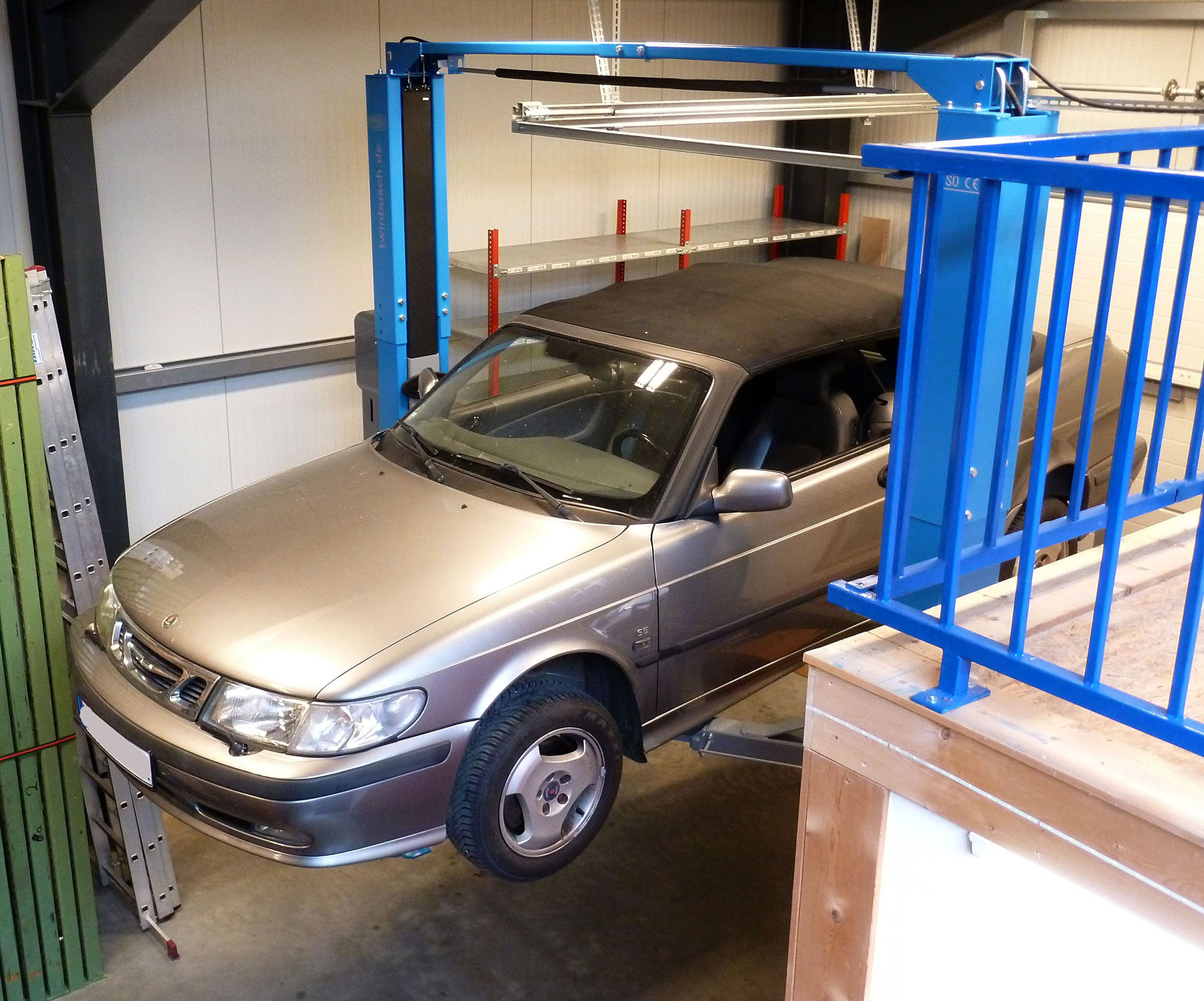 Ein Auto in der Schrauberhalle von Autoselbsthilfe Lüneburg